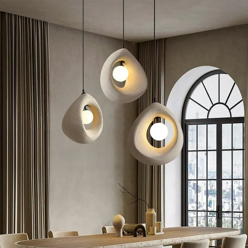 AuraLume – Stijlvolle artistieke hanglamp met holle kern en zachte gloed