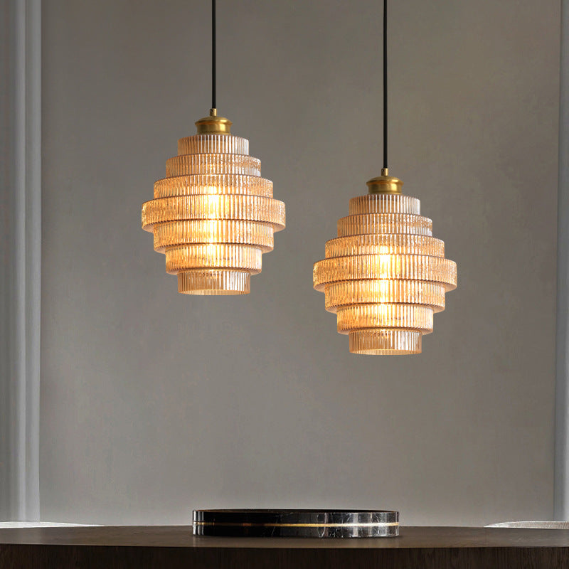 LumaLayer - Pendel med lagdelt ribdesign og blødt lys til elegante rum