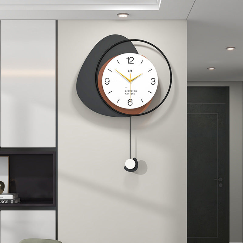 GeoTime – Moderne Vægur med Lagdelt Geometrisk Design og Penduldetalje