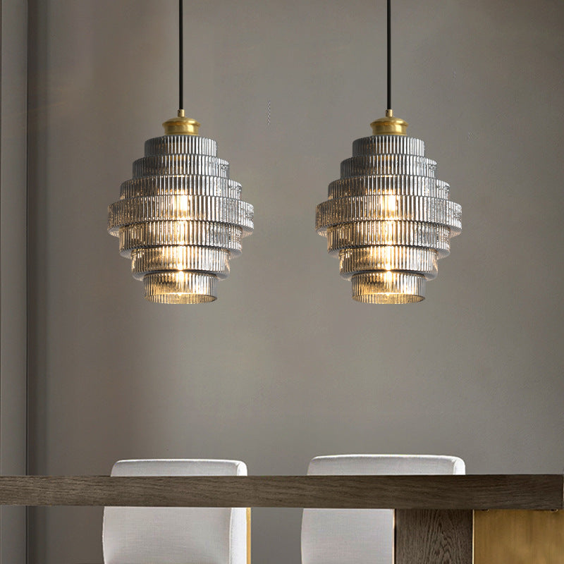 LumaLayer - Pendel med lagdelt ribdesign og blødt lys til elegante rum