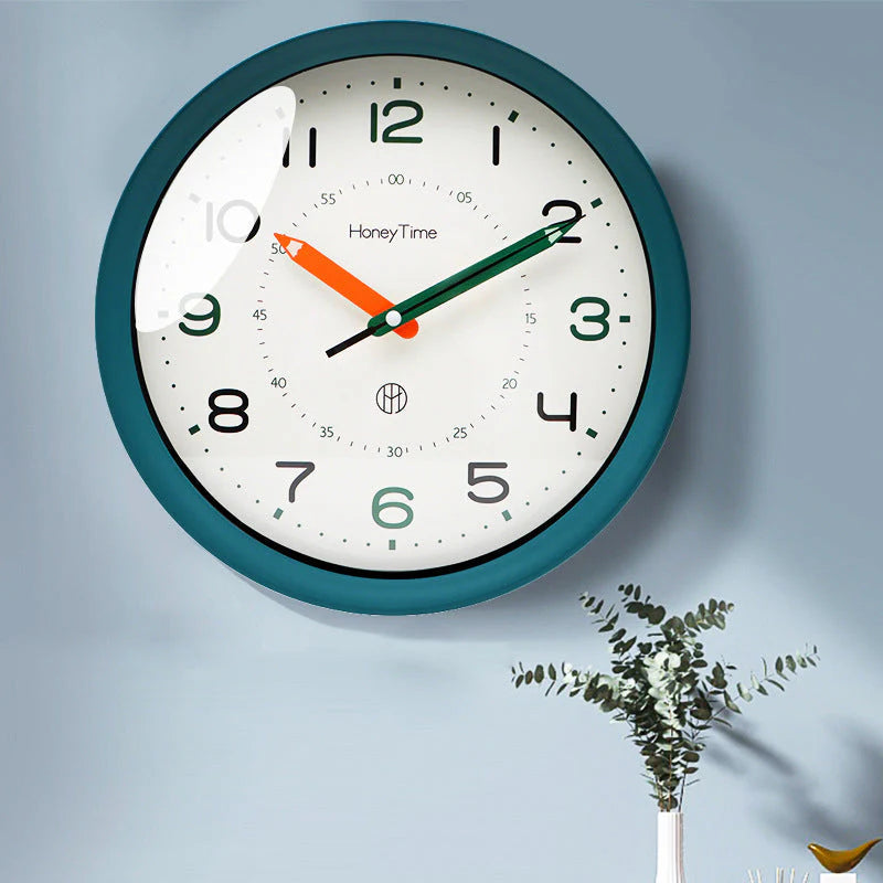QuietTime – Børnevenligt vægur med farverigt design og letlæselige tal