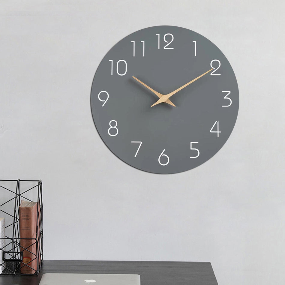 TimeAura – Moderne vægur med fede tal og elegante design