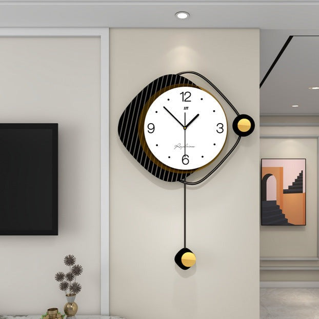 GeoTime – Moderne Vægur med Lagdelt Geometrisk Design og Penduldetalje
