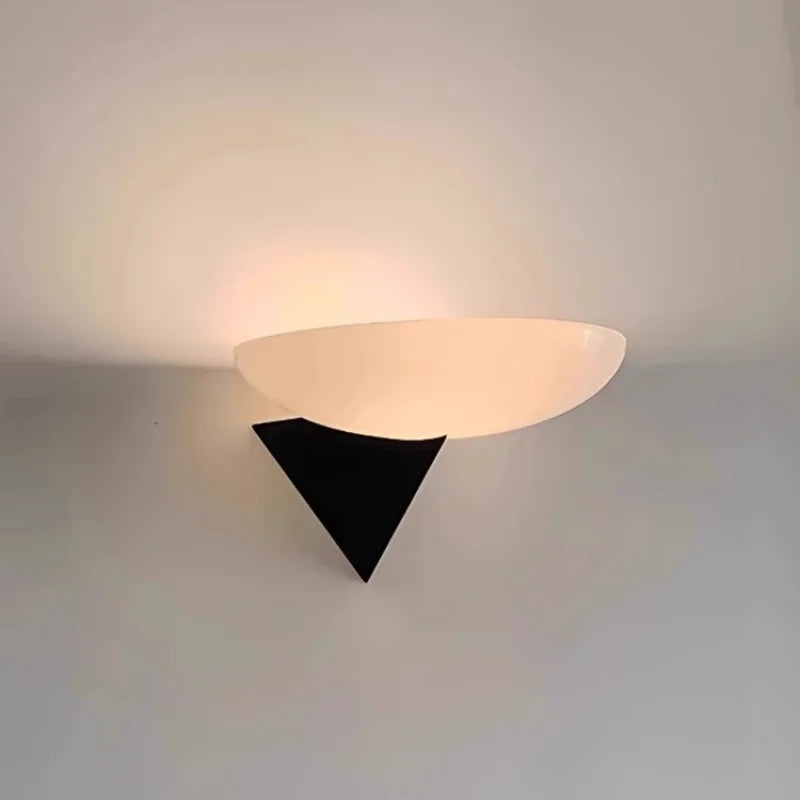 LuxeGlow - Moderne lampeskærm med blød belysning til elegant interiør