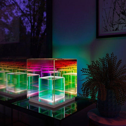 LumaCube – Koncentrisk terningbordlampe til futuristisk stemningsbelysning