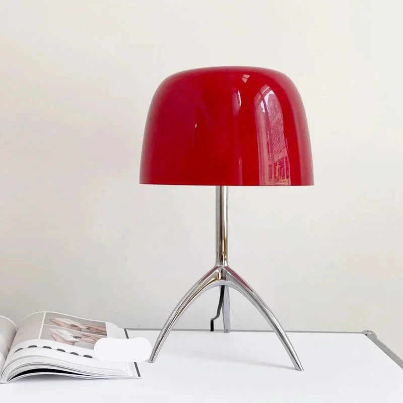 LumiTripod - Slank stativbordlampe med justerbar belysning og moderne stil