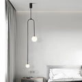 LumoOrbit – LED pendel med dobbelt kugle, skulpturelle arme og guldfinish