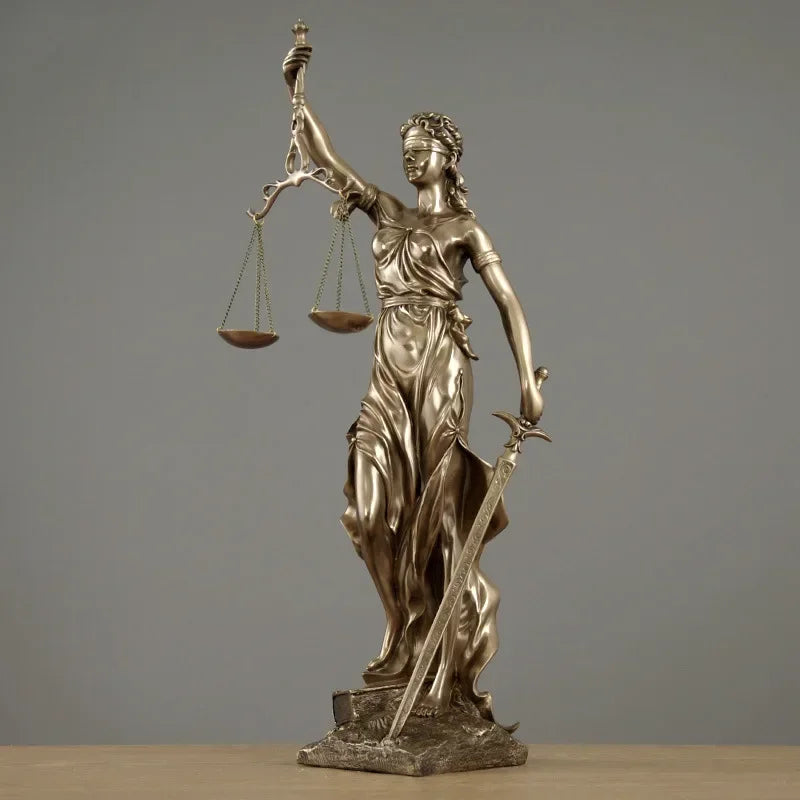 JustiGrace – Europæisk Justitsstatue med sværd, vægt og bogdesign