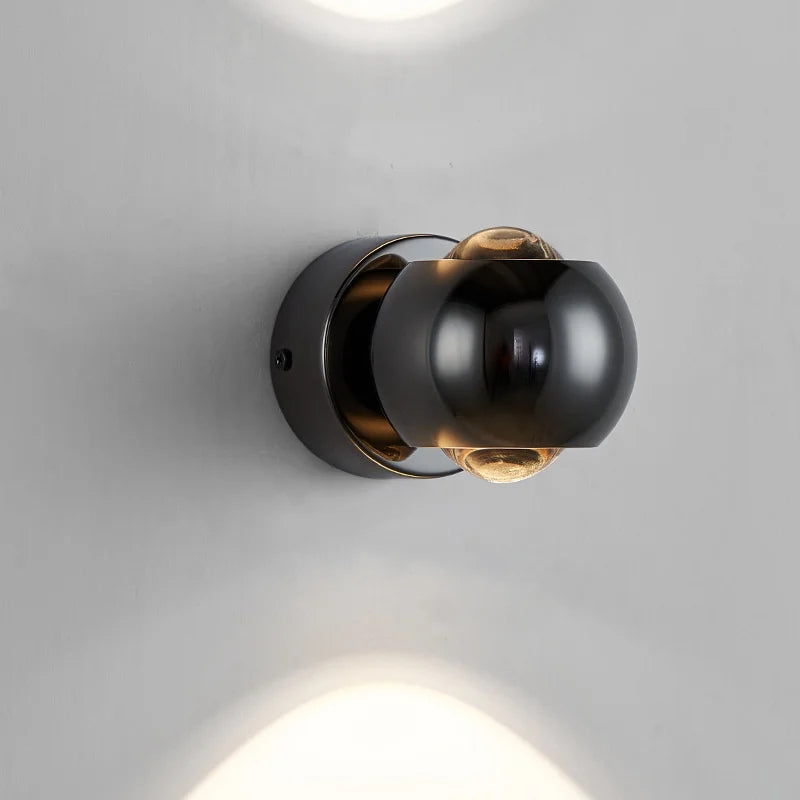 OrbisGlow – LED-væglampe med 360° roterende funktion til justerbar belysning