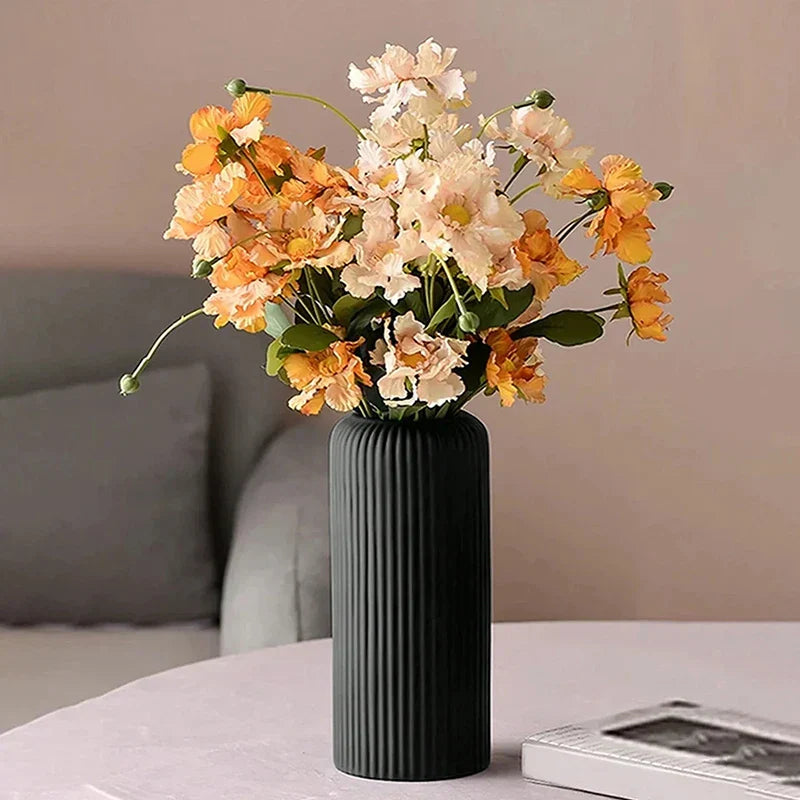 StripeNest – Moderne dekorativ vase med kreativt stribet design til stuedetaljer