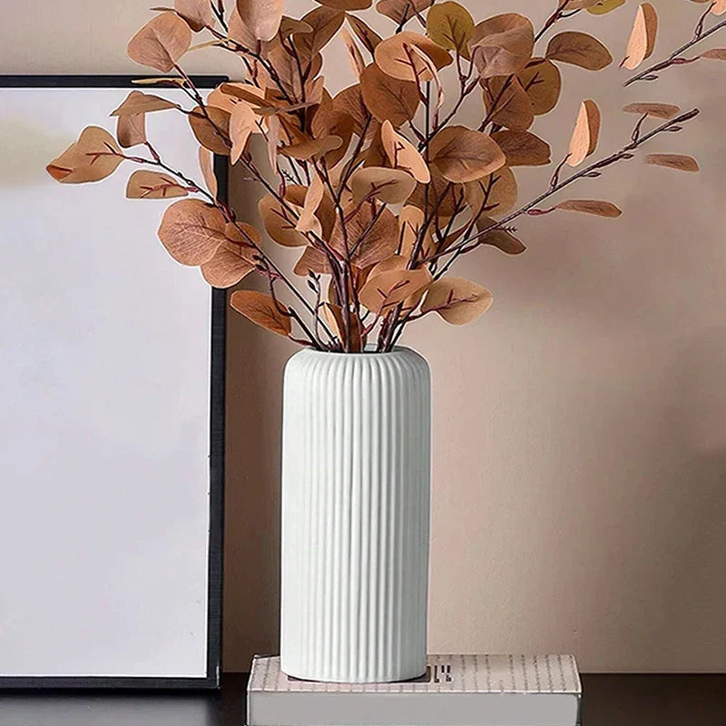 StripeNest – Moderne dekorativ vase med kreativt stribet design til stuedetaljer