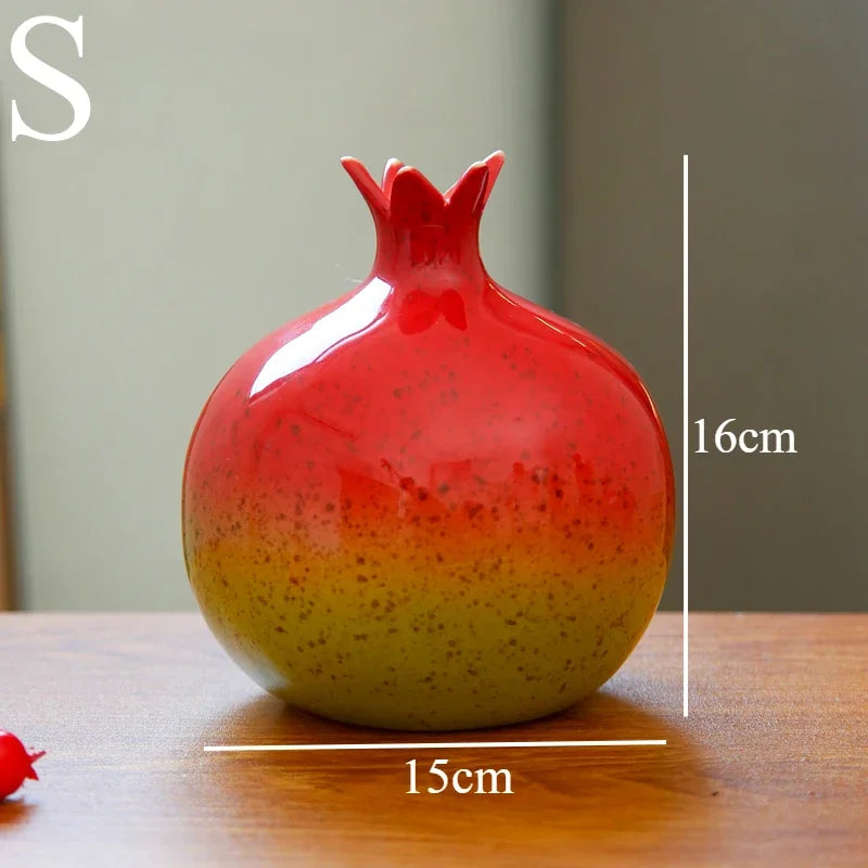 DecoBloom – Håndlavet granatæblevase med håndformet design