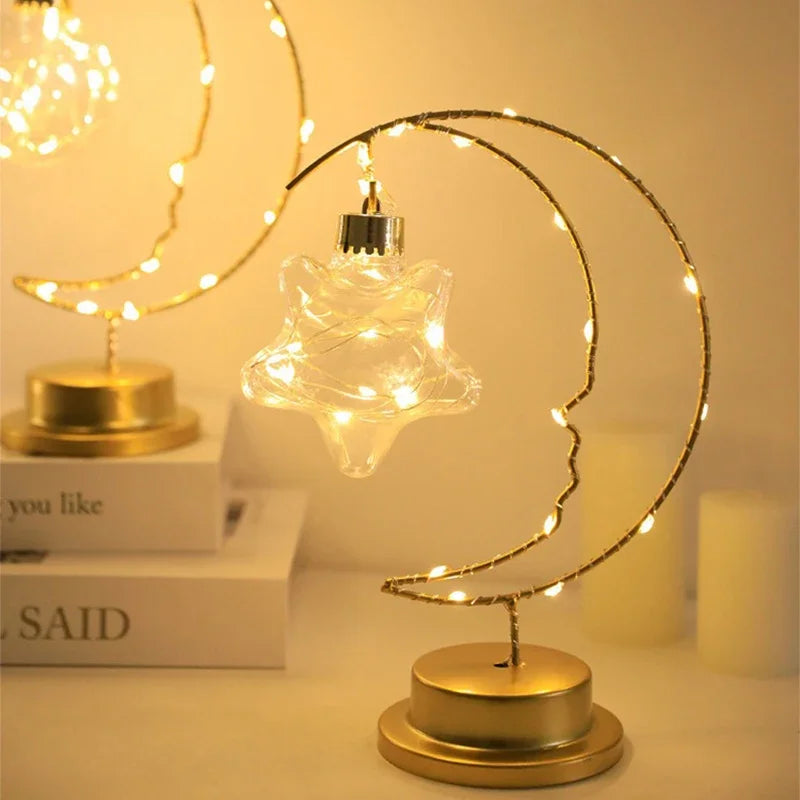 LunaGlow - LED bordlampe med gyldent månedesign