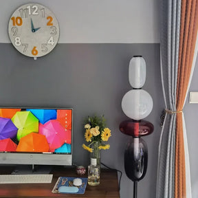 GlowPillar – Farvefyldt gulvlampe med slanke linjer og blød LED-stemning