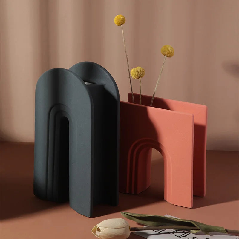 NordHaus – Skulptureret geometrisk vase med unikt håndlavet design