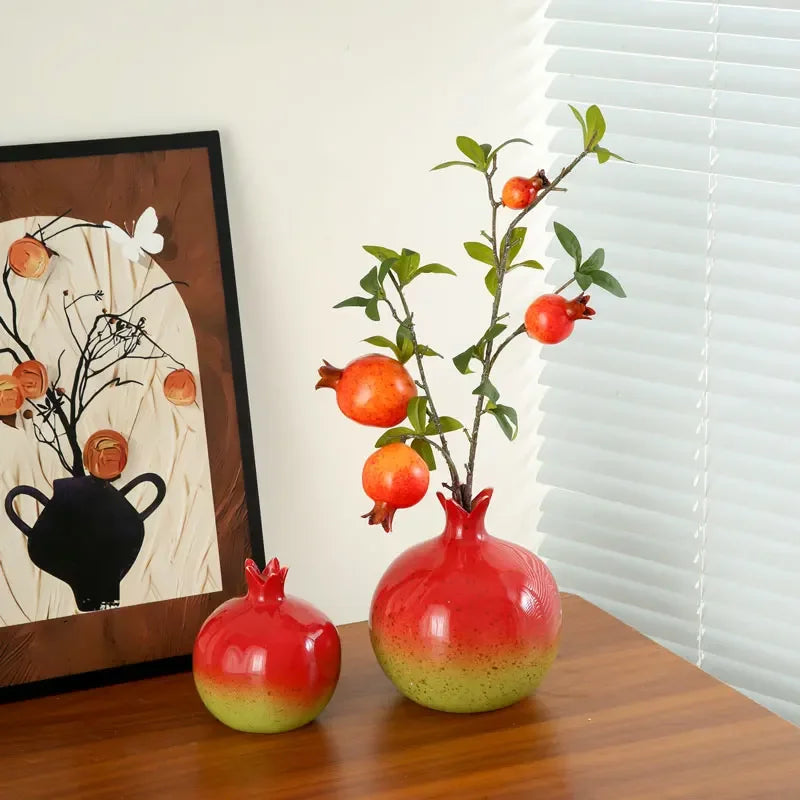 DecoBloom – Håndlavet granatæblevase med håndformet design