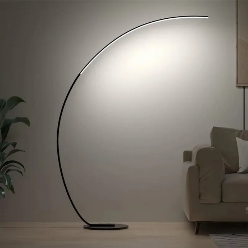 LumoEdge – Slank LED-gulvlampe med opadgående og nedadgående omgivende belysning