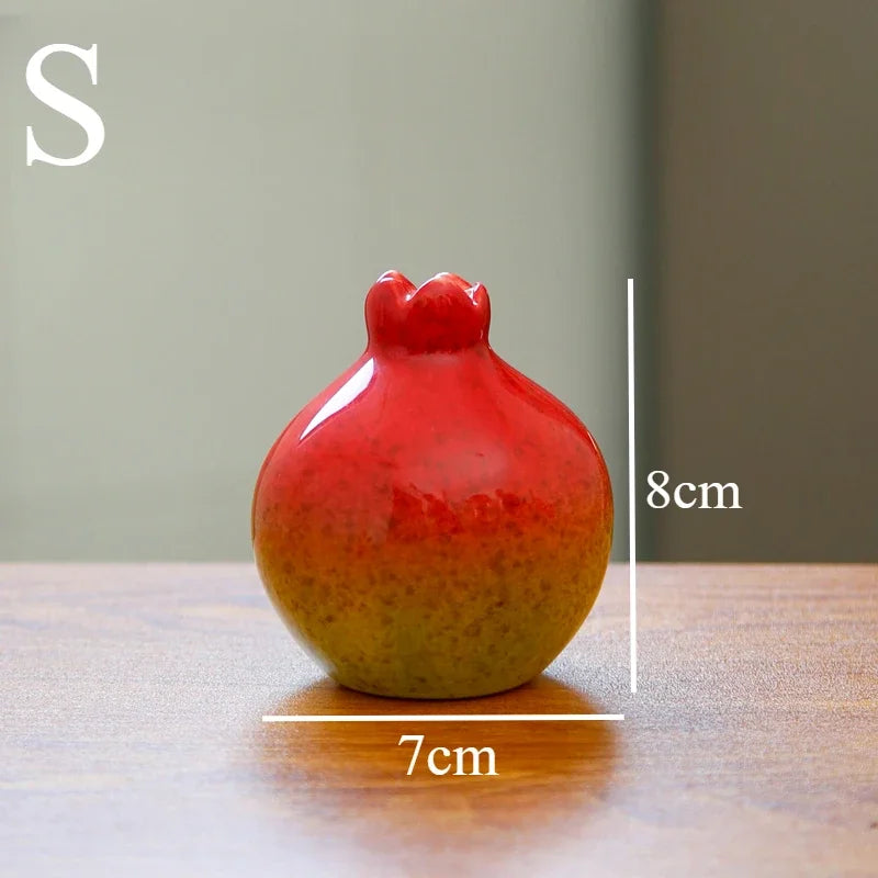 DecoBloom – Håndlavet granatæblevase med håndformet design
