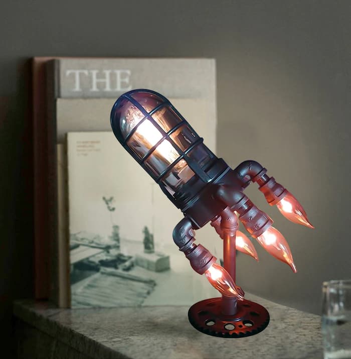 GlowRocket – Retro rumskibslampe med flammelyseffekt
