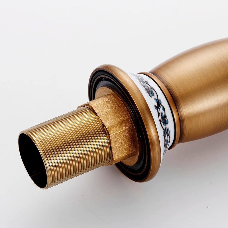 AntiqueFlow – Klassisk gulvmonteret vandhane med retrodesign og enkeltgrebskontrol