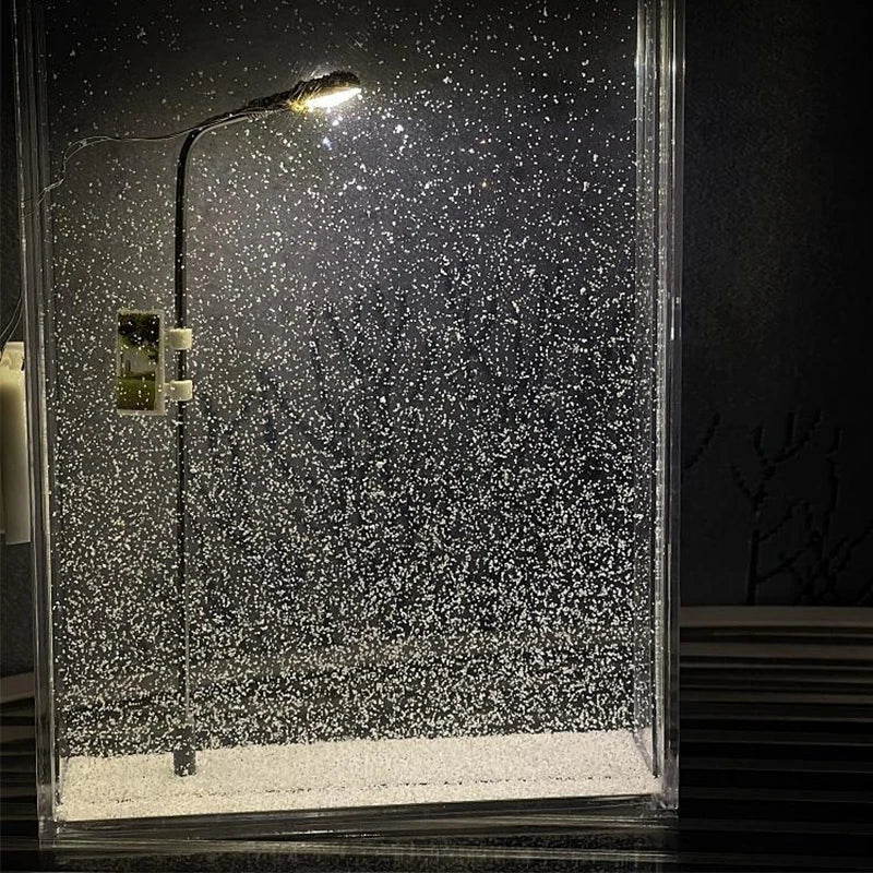 WinterGlow – LED-gadelampe med magisk sneeffektdekoration