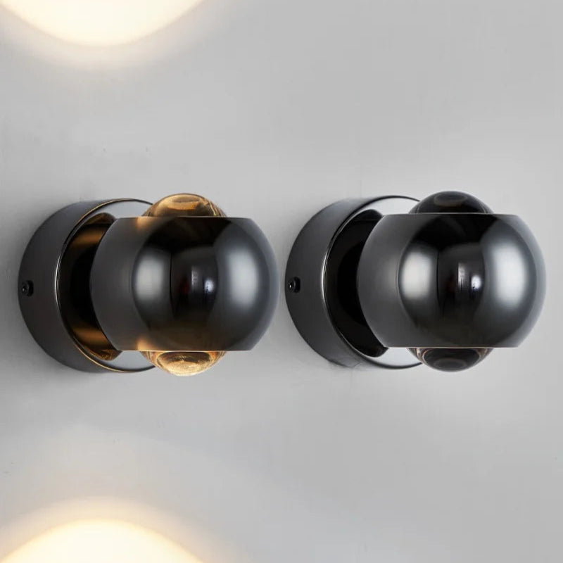 OrbisGlow – LED-væglampe med 360° roterende funktion til justerbar belysning