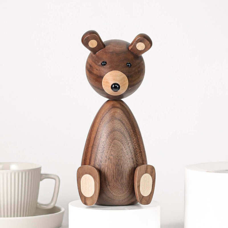 BearWood – Charmerende bjørnefigur i træ med minimalistisk design og legende look