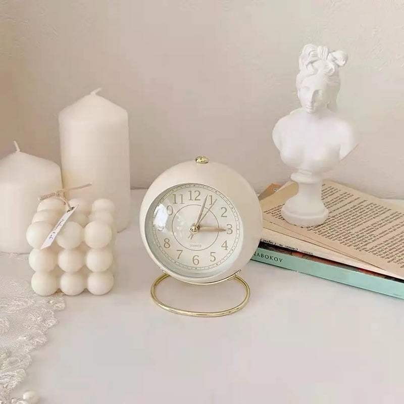 Timekeeper - Vintage skrivebordsur til elegant værelsesindretning