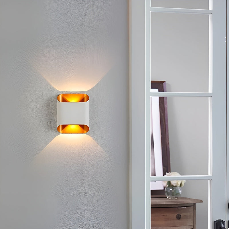 GlowAxis – Moderne LED væglampe med op- og nedadgående lys til udendørs stemning