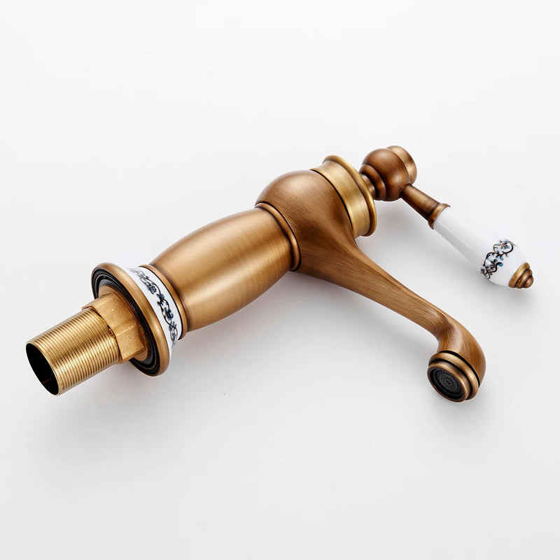 AntiqueFlow – Klassisk gulvmonteret vandhane med retrodesign og enkeltgrebskontrol