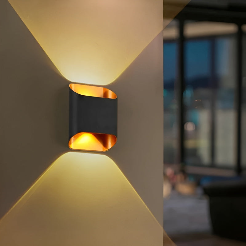 GlowAxis – Moderne LED væglampe med op- og nedadgående lys til udendørs stemning