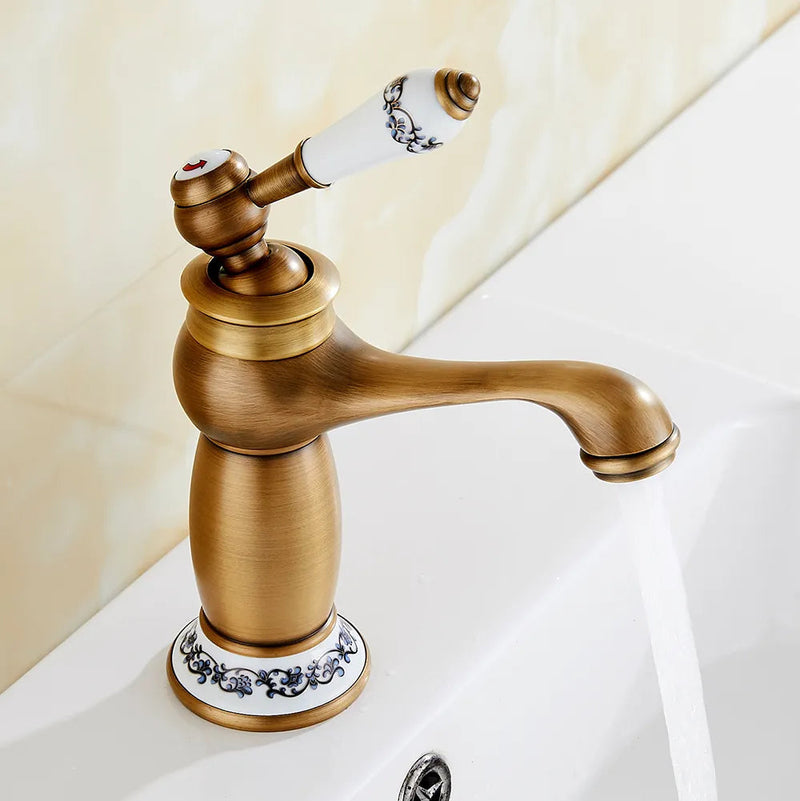 AntiqueFlow – Klassisk gulvmonteret vandhane med retrodesign og enkeltgrebskontrol