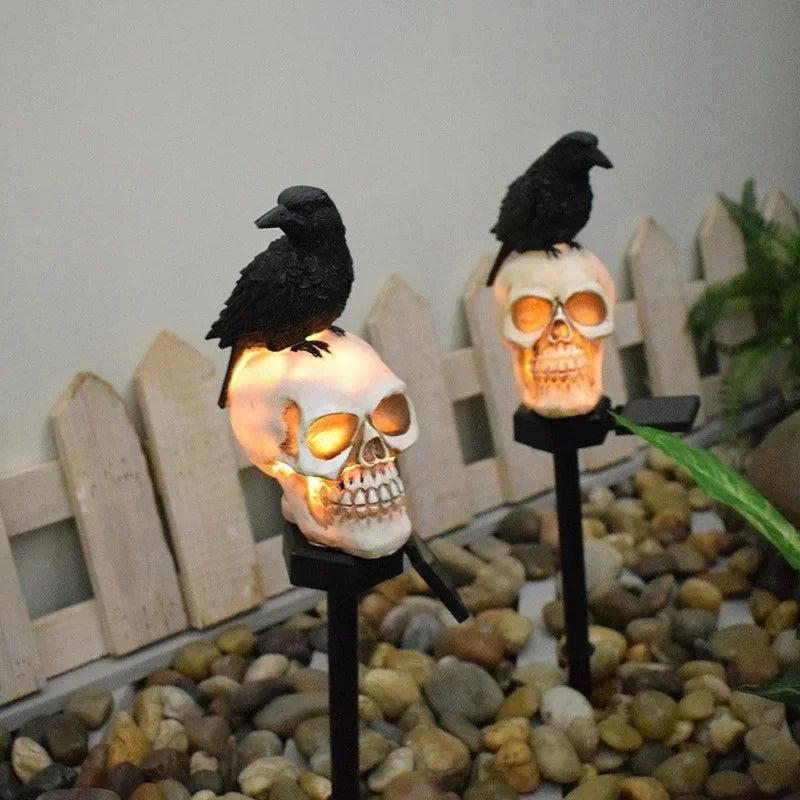 GothicGlow - Solar Raven Skull Garden Stake-lys