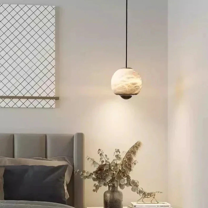 LuxeGlow – Nordic Globe pendel med LED-pærefod