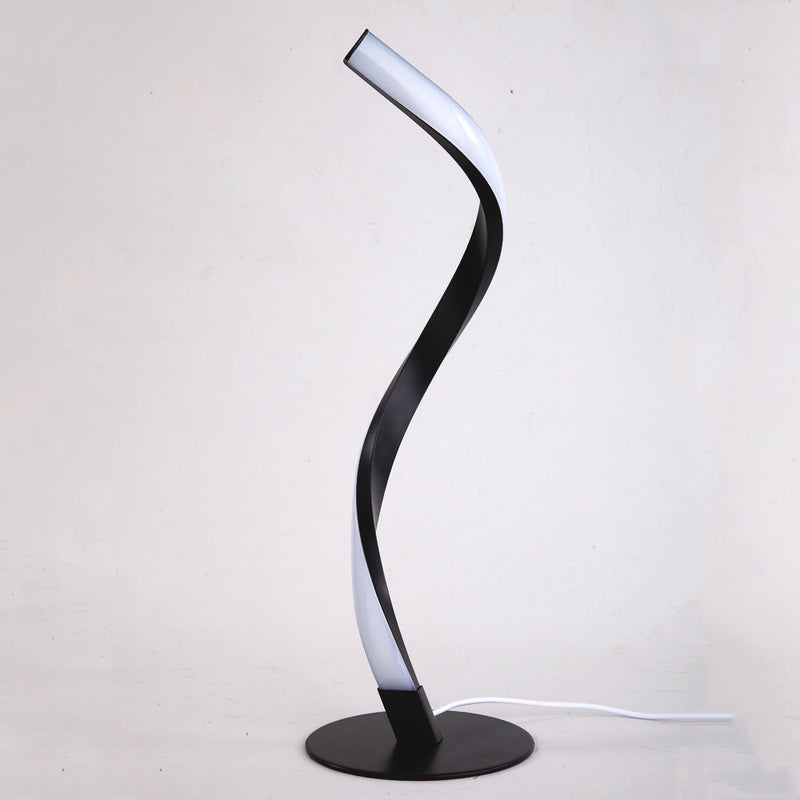 LumiTwist – Slank LED Bordlampe med Moderne Snoet Design