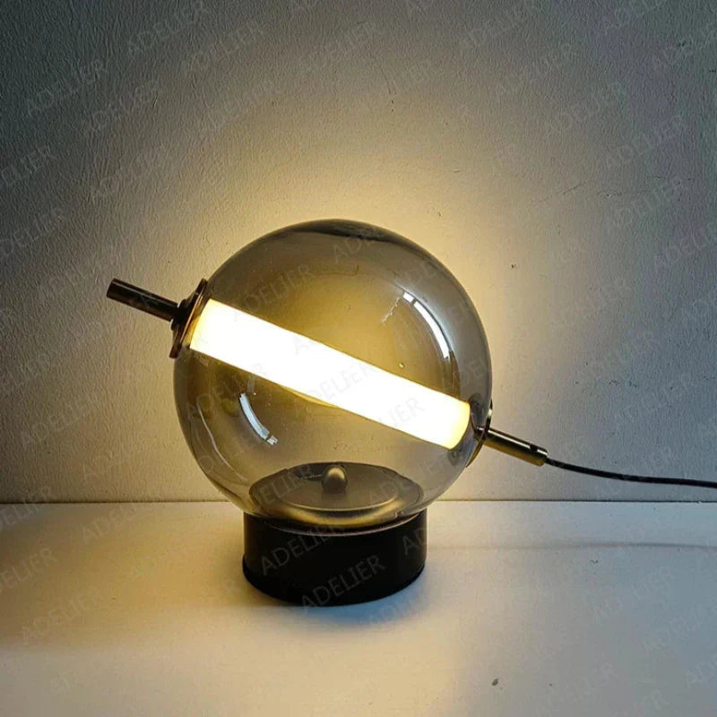 RetroGlow - Elegant bordlampe med vintage-inspireret design for et stilfuldt touch