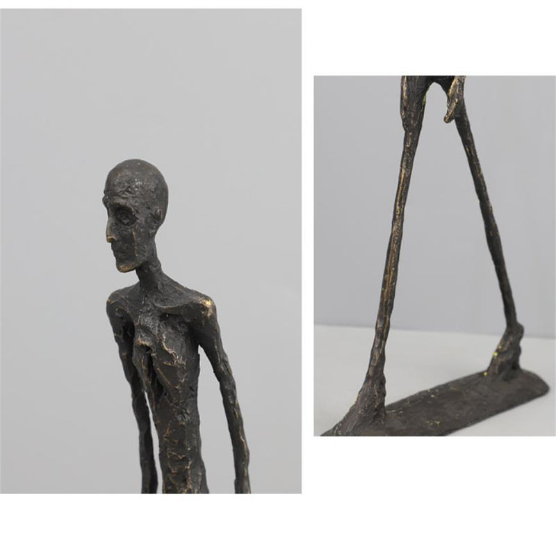 StrideForm – Abstrakt jernskulptur af gående mand til moderne kunstinspireret indretning