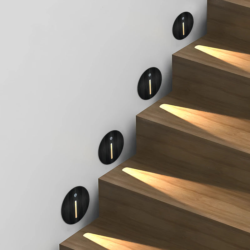 LumaStair – Moderne LED-trappelampe til indendørs brug med PIR-sensor til automatisk belysning