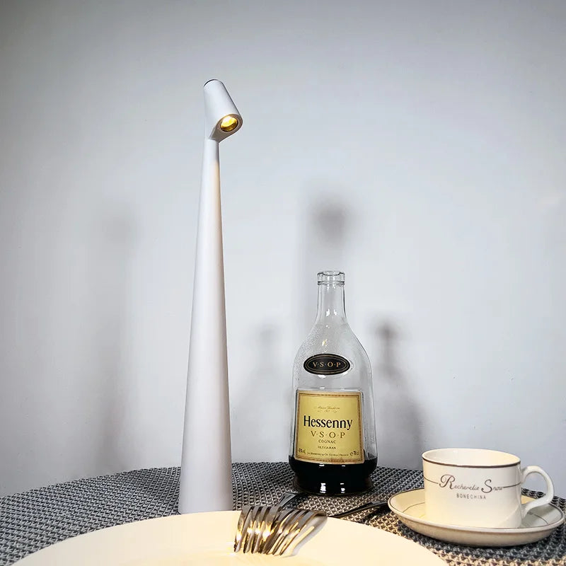 LumiSleek - Minimalistisk stilfuld bordlampe