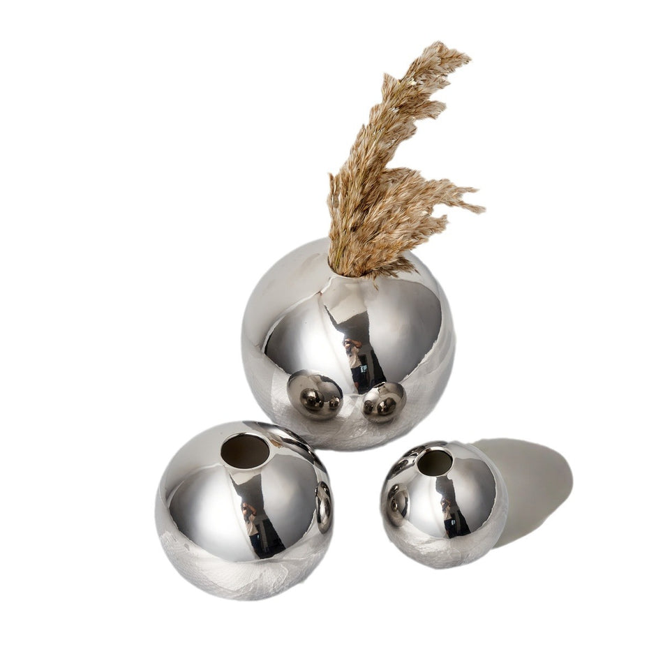 AuraBloom – Elegant rund vase med raffinerede accenter til stilfulde blomsterarrangementer og indretning