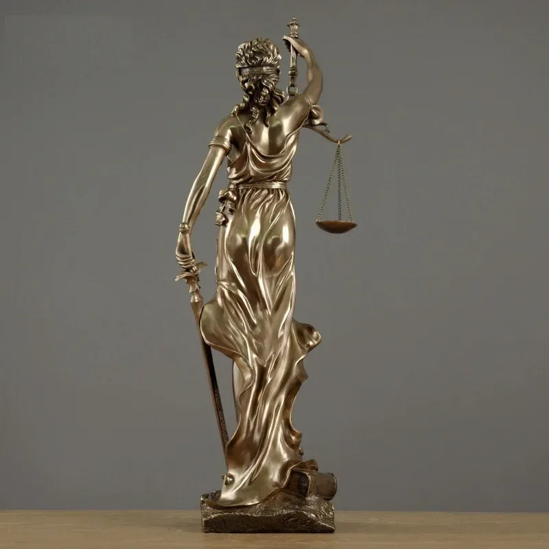 JustiGrace – Europæisk Justitsstatue med sværd, vægt og bogdesign