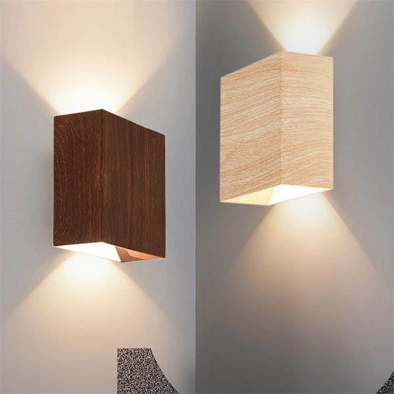 LumiTrove – Minimal trævæglampe med blød glød og elegant lodret monteringsdesign