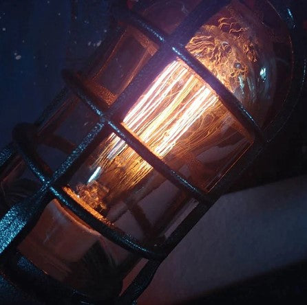 GlowRocket – Retro rumskibslampe med flammelyseffekt