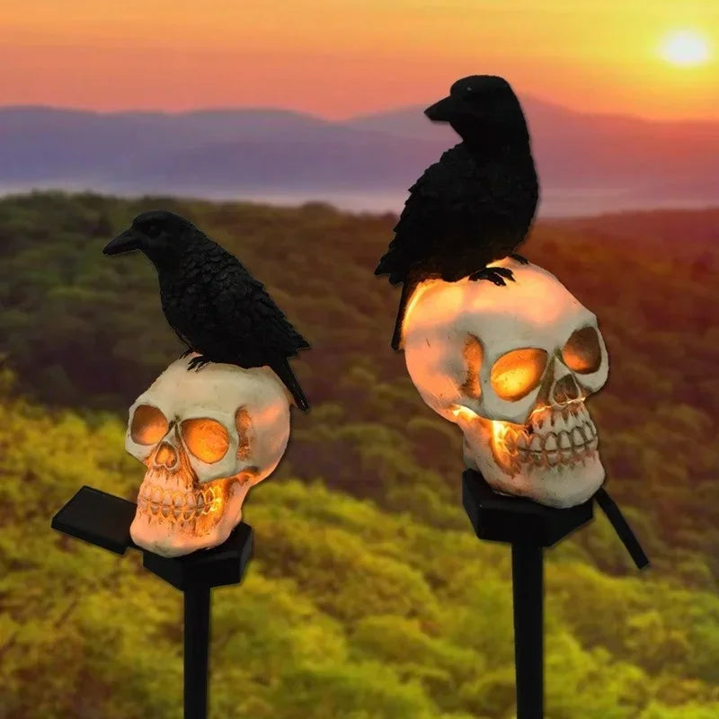 GothicGlow - Solar Raven Skull Garden Stake-lys