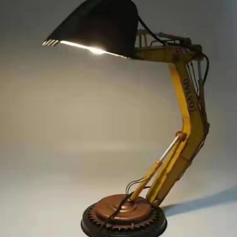 DiggerLite – Gravemaskine-inspireret bordlampe med LED til legende interiør