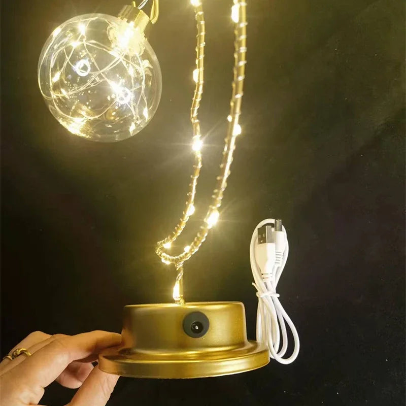 LunaGlow - LED bordlampe med gyldent månedesign