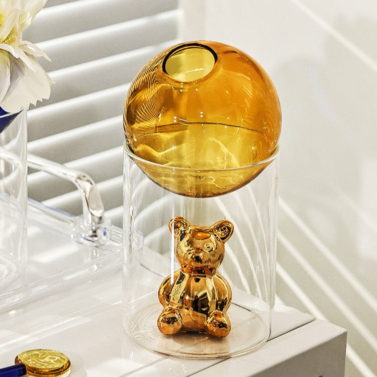 BearBloom - Stilfuld dekorativ vase med legende bjørnefigur og alsidig anvendelse