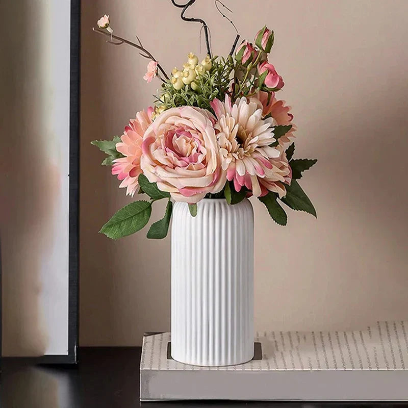 StripeNest – Moderne dekorativ vase med kreativt stribet design til stuedetaljer
