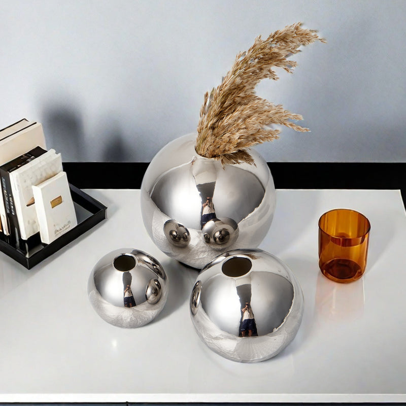 AuraBloom – Elegant rund vase med raffinerede accenter til stilfulde blomsterarrangementer og indretning
