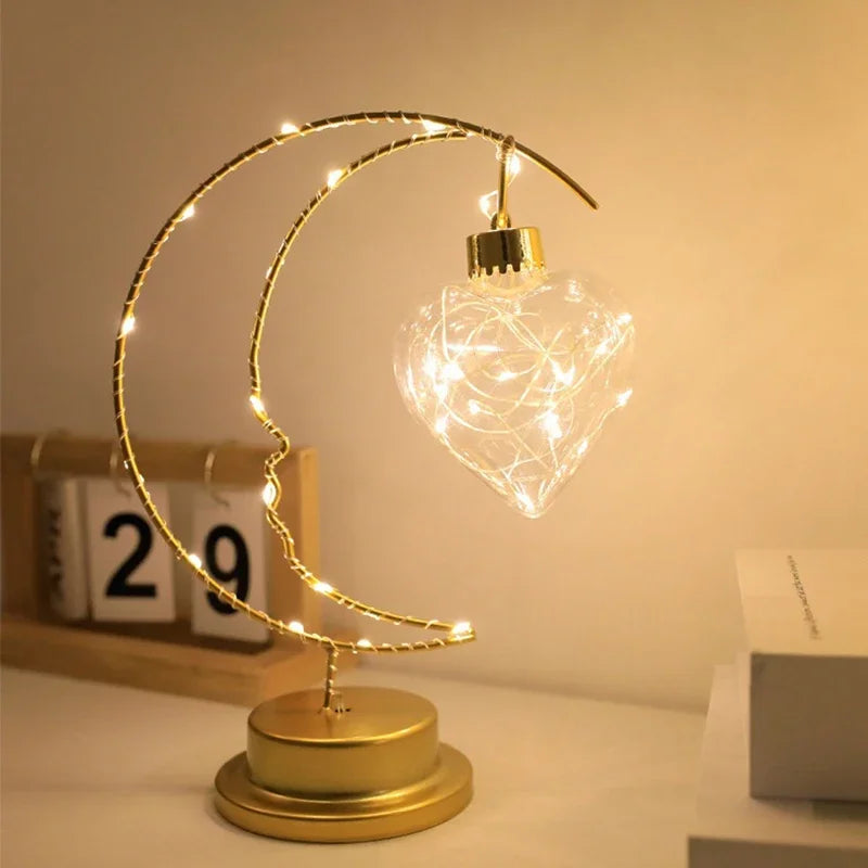 LunaGlow - LED bordlampe med gyldent månedesign